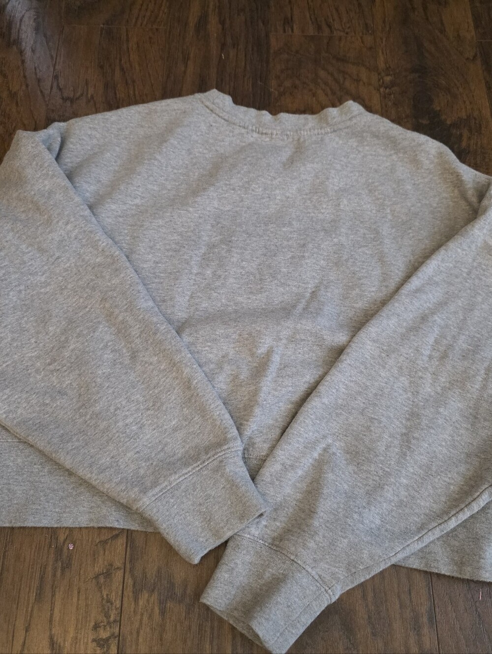 Lulu Simon Studio Gray Cropped Sweatshirt with Pink Graphic - Picture 4 of 4